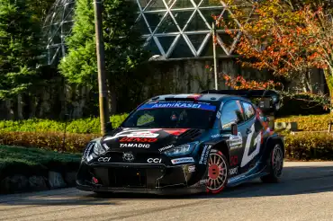 Sébastien Ogier gana tres especiales del viernes y encabeza Rally de Japón