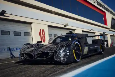 BMW presenta el M Hybrid V8 actualizado en pruebas de Daytona