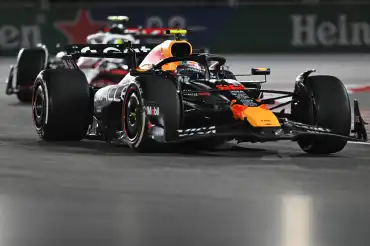 Verstappen gana en Las Vegas pero Norris mantiene ventaja de 42 puntos