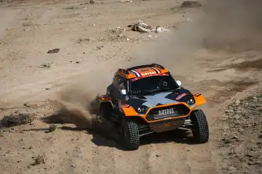 Mini gana la Etapa 1 del Dakar con De Mévius en Yanbu