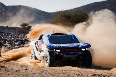 Nani Roma en primer lugar del Dakar 2026 con 57 segundos sobre Sainz