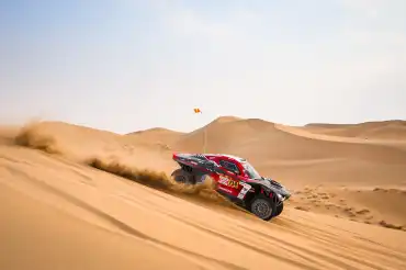 Al-Attiyah recupera liderato del Dakar con 12 minutos de ventaja