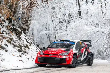 Oliver Solberg se mantiene al frente a falta de las etapas del domingo en Rally Monte-Carlo WRC