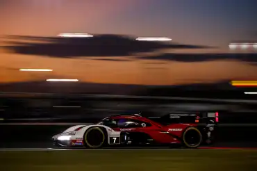 Porsche Penske sigue al frente después de 12 horas en Daytona