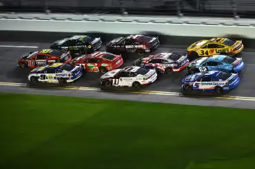 Logano y Elliott ganan las Duels en Daytona