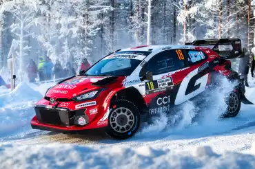 Katsuta aventaja a Evans por 2.8 segundos al cierre del viernes en Rally de Suecia