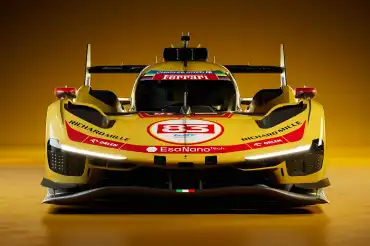 AF Corse presenta el Ferrari #83 con el que Kubica, Hanson y Ye afrontan el WEC en 2026