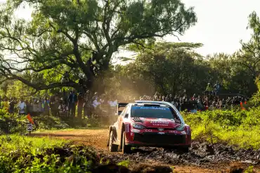 Solberg aventaja a Evans por 33 segundos en el Día 1 del rally Safari