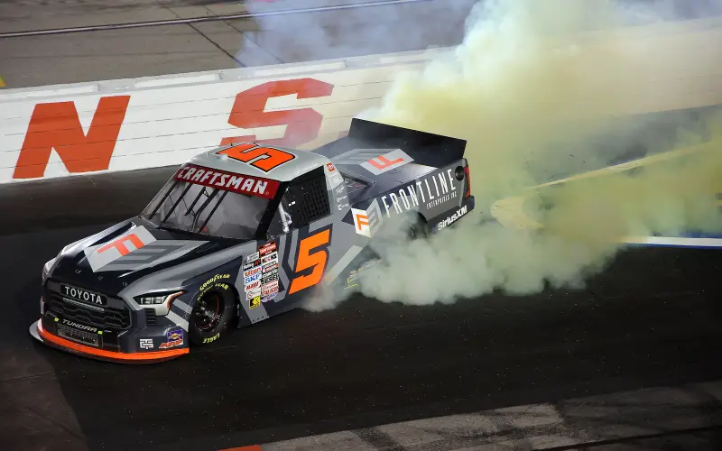 Heim le quita la victoria a Chastain en Darlington