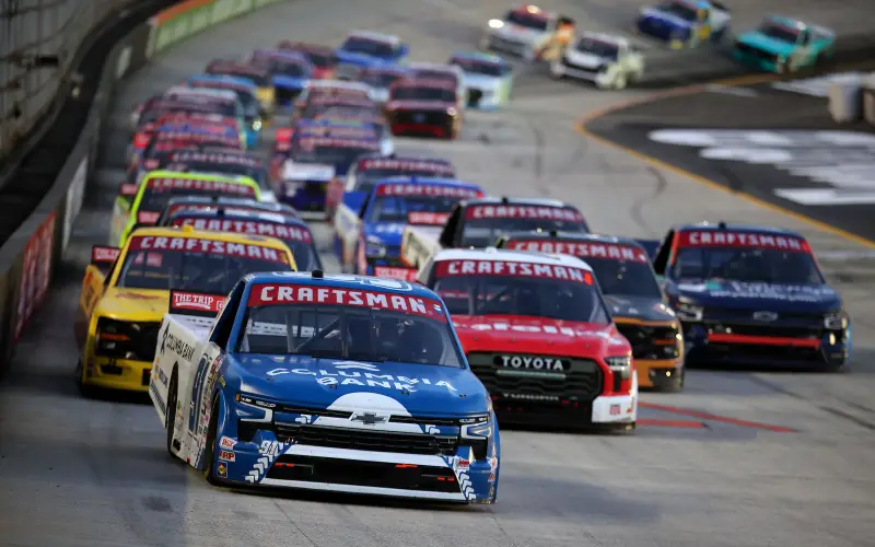 Bell vuelve a Victory Lane en Trucks nueve años después en Bristol