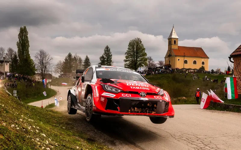 Katsuta gana en Croacia y es el primer japonés en liderar el WRC