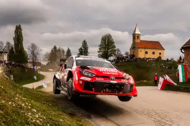 Katsuta gana en Croacia y es el primer japonés en liderar el WRC