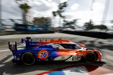 Nick Yelloly pone el Acura No. 93 en la pole del Gran Premio de Long Beach