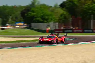 Pole de Ferrari en Imola 2026 del WEC se decide por 0.011s