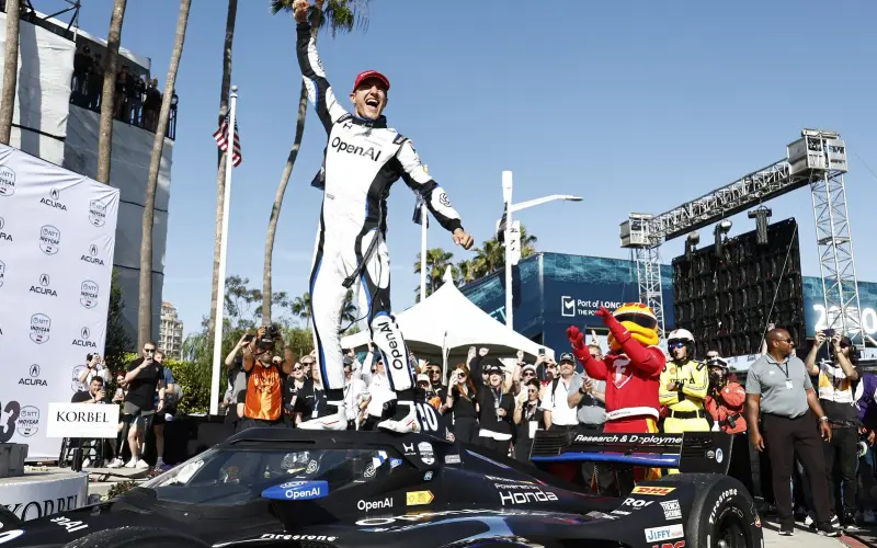 Palou gana en Long Beach y desplaza a Kirkwood en el campeonato IndyCar