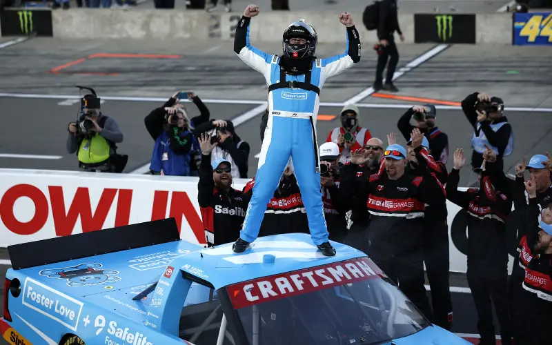 Honeycutt gana su primera carrera de Truck Series en el caos de Watkins Glen