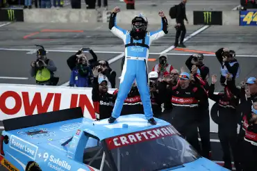Honeycutt gana su primera carrera de Truck Series en el caos de Watkins Glen