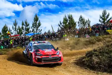 Ogier cierra el sábado en Portugal con 21.9 segundos de ventaja sobre Neuville