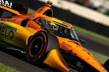 Lundgaard sorprende a Malukas por fuera en la curva 4 y gana el GP de Indianápolis