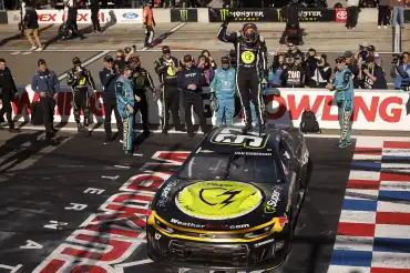 Van Gisbergen arrolla en Watkins Glen con una remontada de 29 segundos