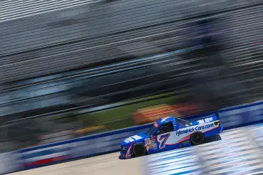 Kyle Busch gana en Dover con 147 vueltas al frente en la Truck Series
