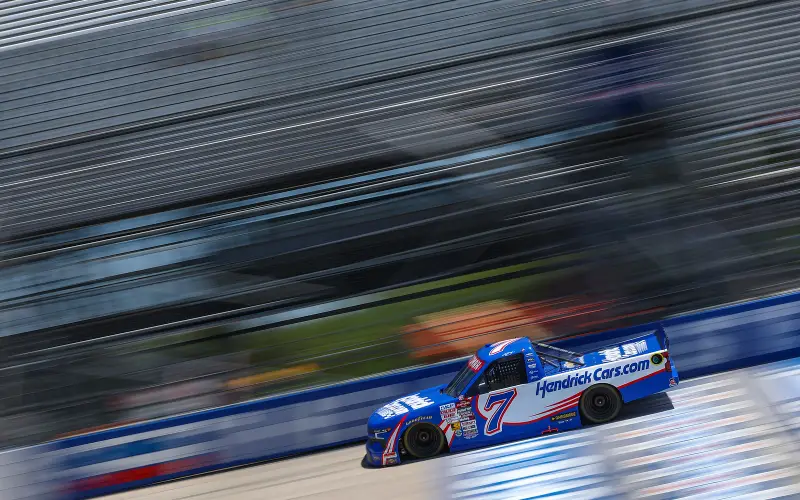 Kyle Busch gana en Dover con 147 vueltas al frente en la Truck Series