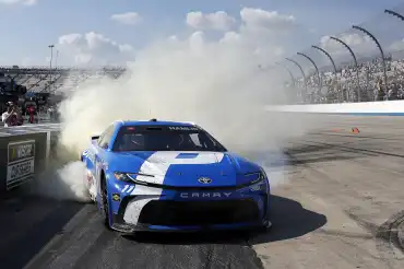 Hamlin se lleva el millón de dólares en la All-Star Race de Dover