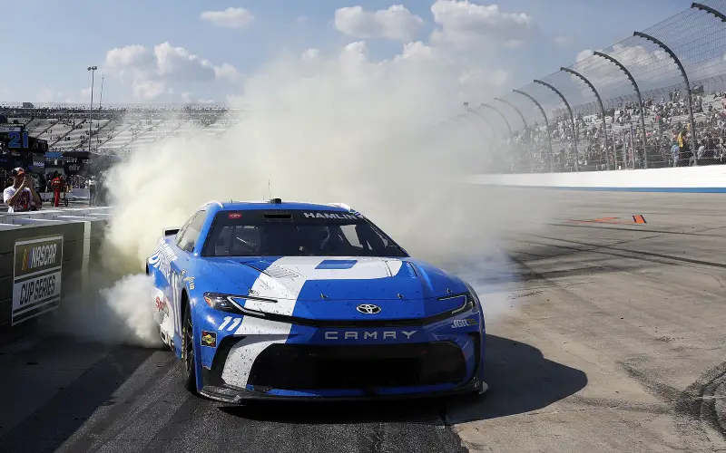 Hamlin se lleva el millón de dólares en la All-Star Race de Dover