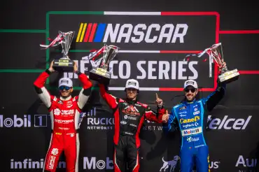 Helio Meza gana en Puebla su primera carrera en NASCAR México