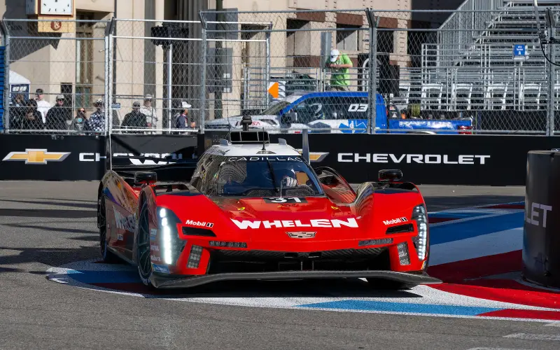 Cadillac se queda con la primera fila de IMSA en Detroit