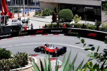 Hamilton y Leclerc se repartieron el viernes de prácticas en Mónaco