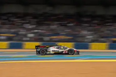 Cadillac logra la pole de Le Mans 2026 con Aitken por cinco milésimas