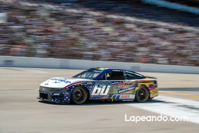 Chris Buescher firma extensión con RFK Racing y seguirá en el auto 17 de NASCAR Cup