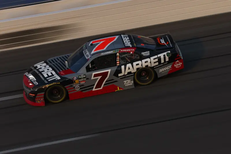 Justin Allgaier gana en Atlanta su sexta carrera de 2026 y sella el primer puesto del Chase