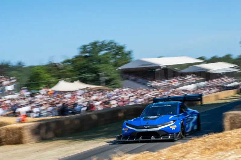 El Goodwood Festival of Speed 2026 cierra con Romain Dumas como ganador de la subida y Lando Norris como gran atracción