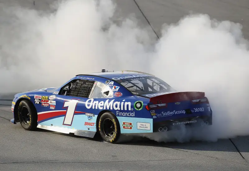 Elliott Sadler vuelve a la NASCAR Truck Series con Ram en Richmond