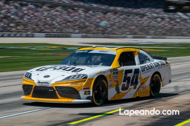 Taylor Gray seguirá con Joe Gibbs Racing en 2027