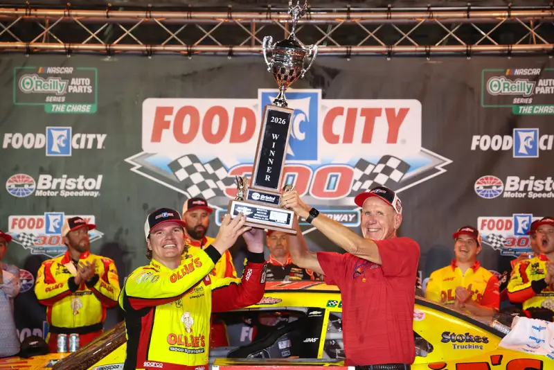 Sheldon Creed gana en Bristol y lidera el Chase de NASCAR O'Reilly