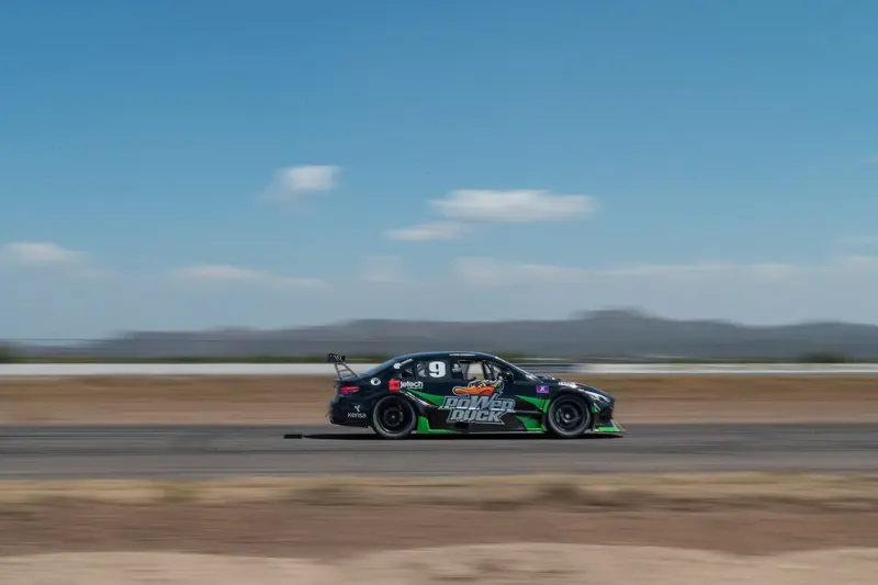 Paul Jourdain gana las dos carreras de GTM en el Autódromo de León