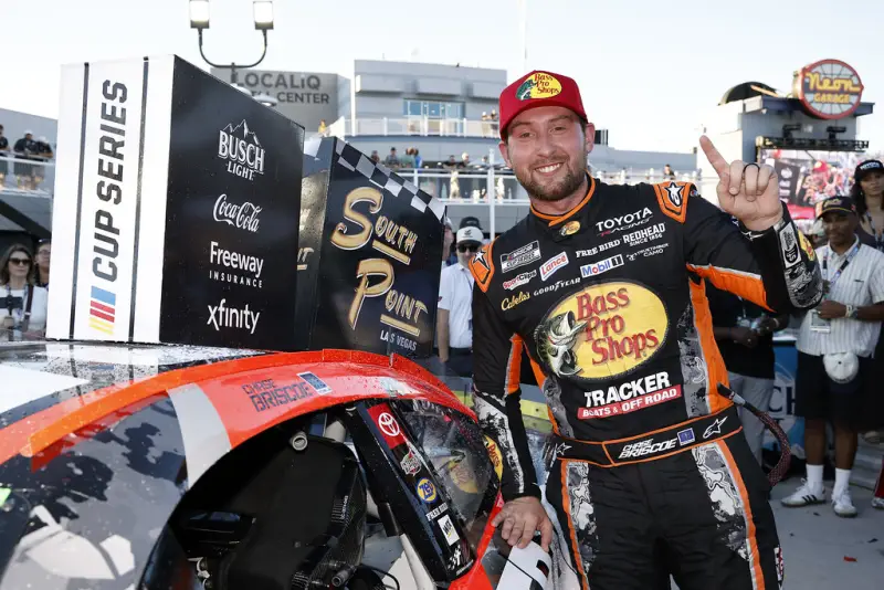 Chase Briscoe gana en Las Vegas y Larson sigue al frente del Chase