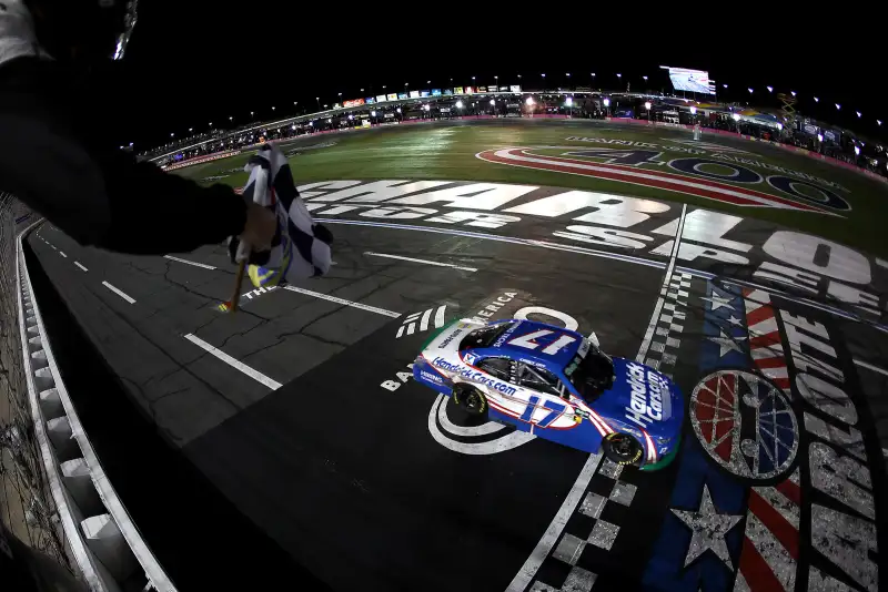 Corey Day gana otra vez en NASCAR O'Reilly, ahora en Charlotte