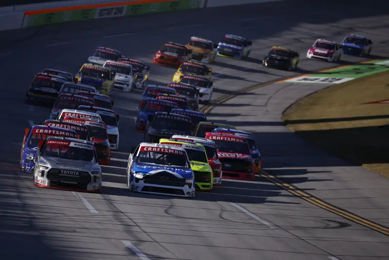 Sammy Smith gana su primera carrera de NASCAR Trucks en Talladega